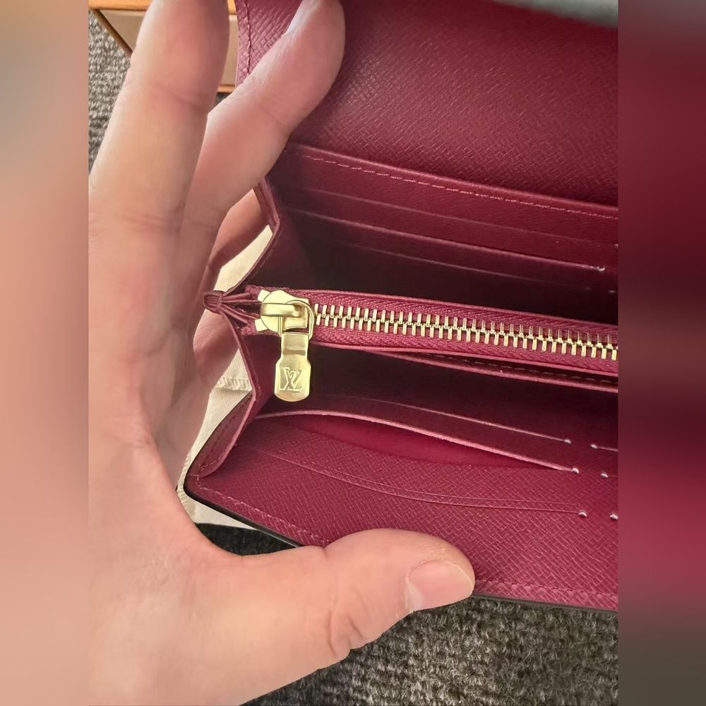 Louis Vuitton Sarah Wallet - Picture 11 of 16
